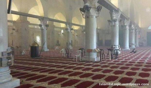 Almost 300 Israeli soldiers stormed Masjid-al Aqsa with their army boots